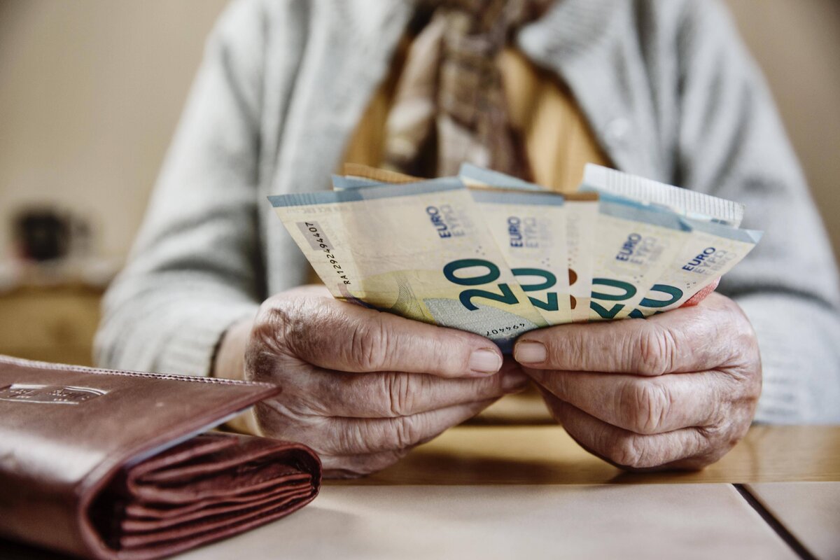 A Man Collected His Deceased Father'S Retirement Pension For 16 Years And Must Now Repay €231,306.91 To The Social Security After The Supreme Court Confirmed Fraud