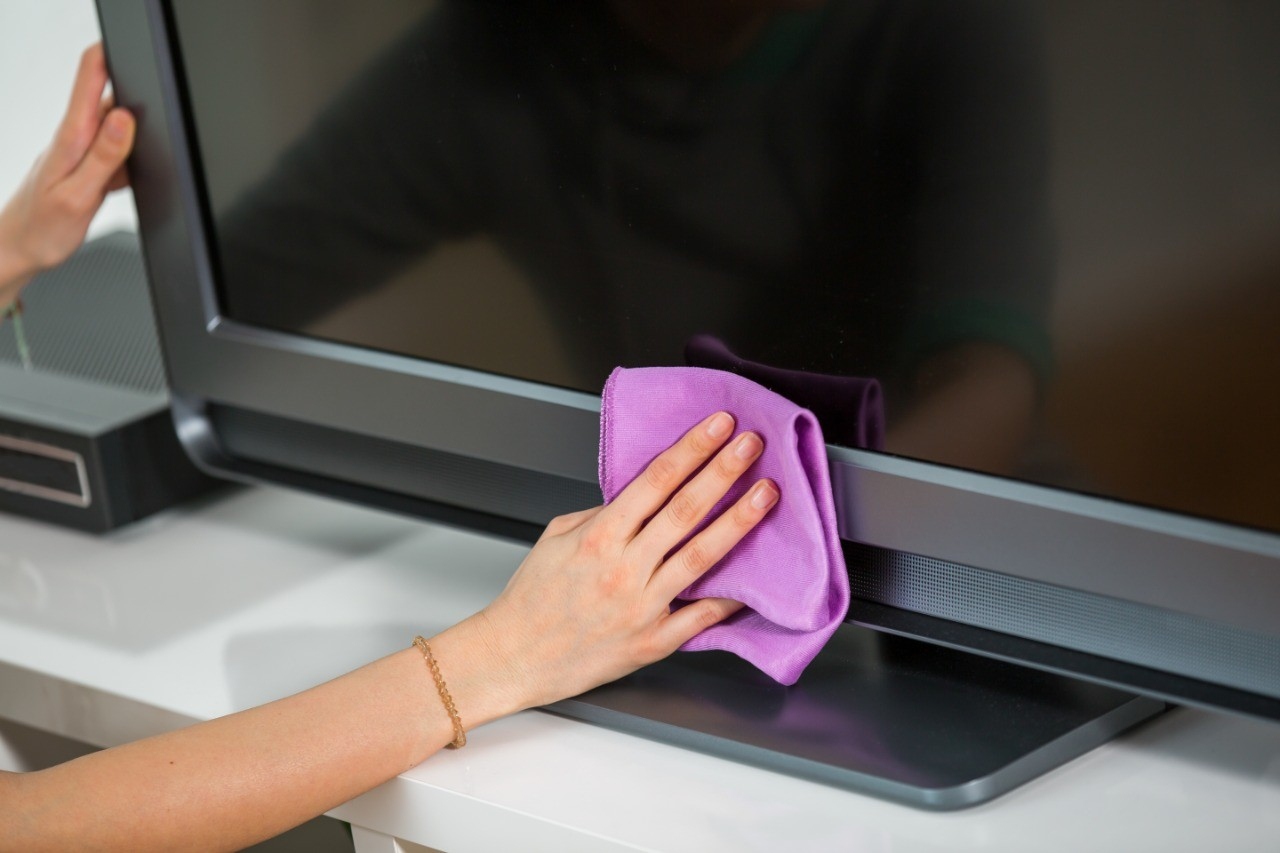 Many People Choose This Safe And Effective Way To Clean Their Tv Screen Without Scratching It Or Leaving Marks.
