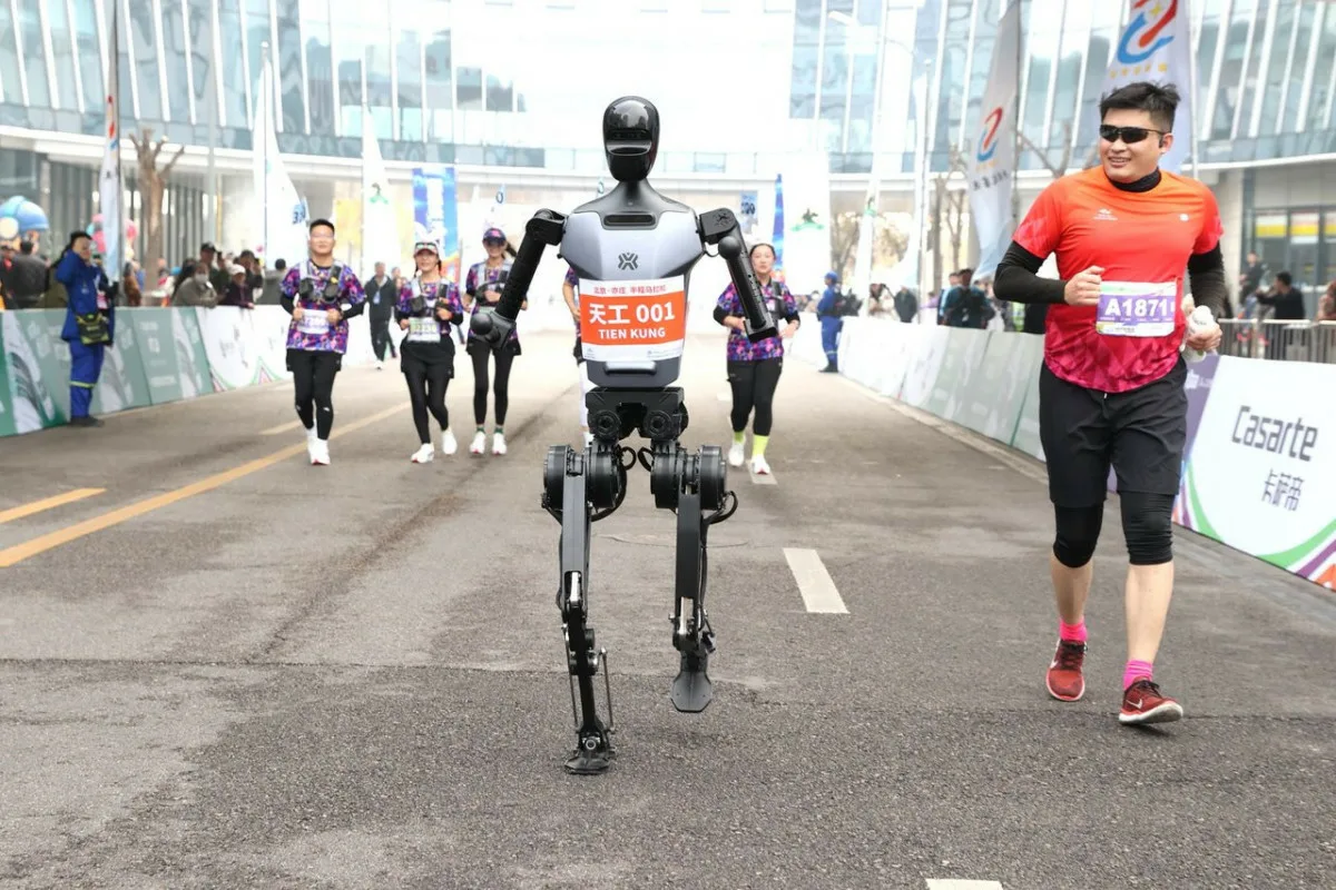In China, They Are Not Content With Creating Advanced Robots: One Company Has Developed A Head That Gestures Like A Human Being