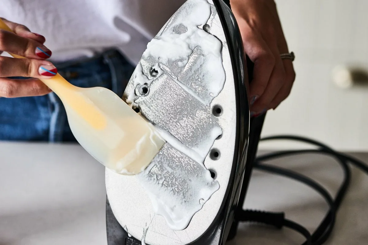 No Bleach Or Detergent: The Best Way To Clean An Iron In Seconds