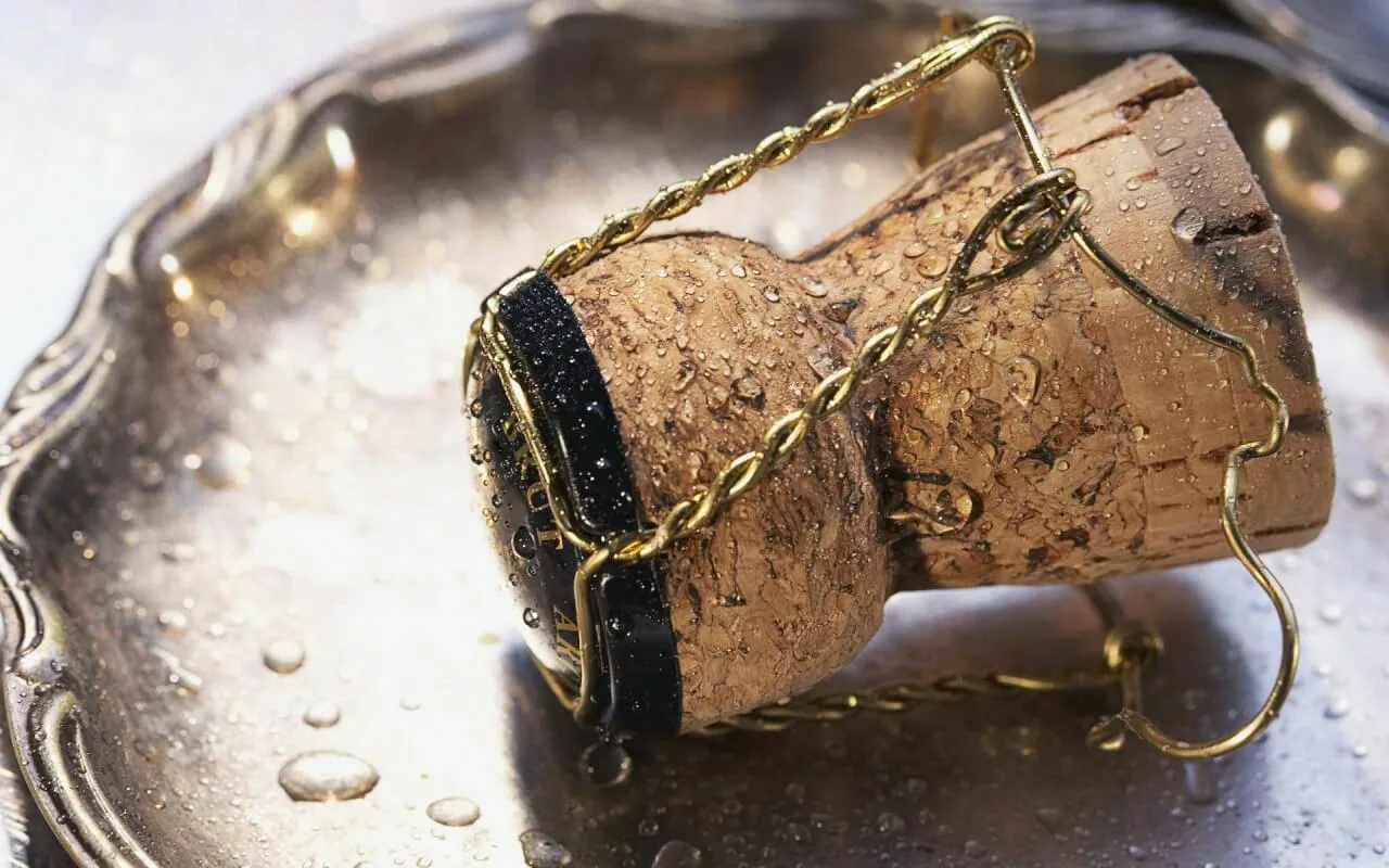 Placing Wine Corks In Your Car: A Simple Trick That More And More Drivers Are Using To Save Money