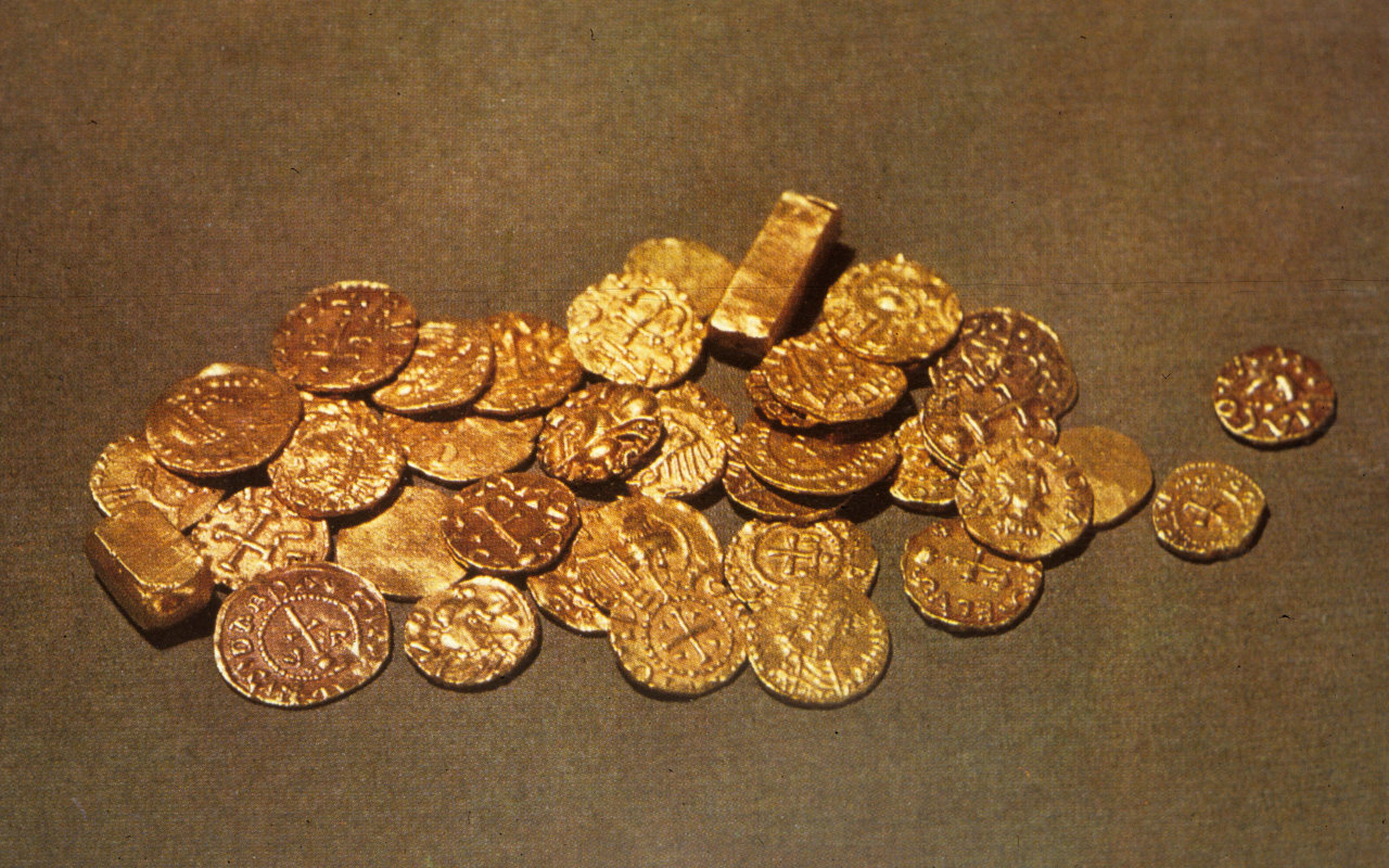 An Impressive Find: A 1,400-Year-Old Byzantine Treasure Containing 97 Coins And Jewels, Not Far From The Sea Of Galilee.